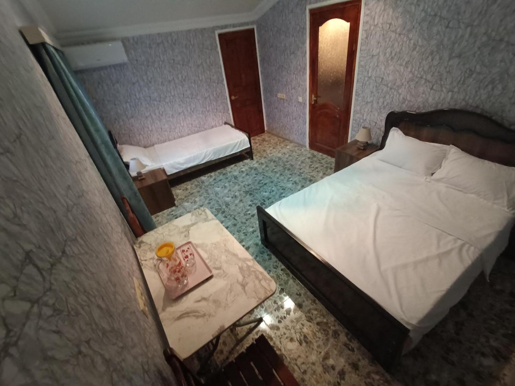 Hotel Light House Kutaisi Habitación foto